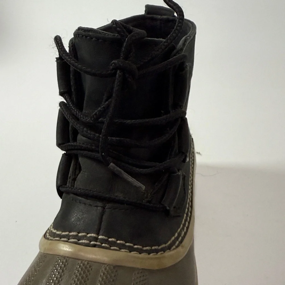 Sorel Out N About Waterproof Leather and Rubber Ankle Boots Sz 6